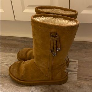 UGG Australia Big Kids Bailey Letter Charm Boots